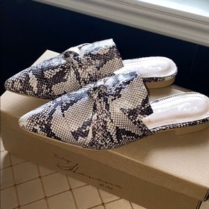 🦋Vintage Havana🦋 snake print mules